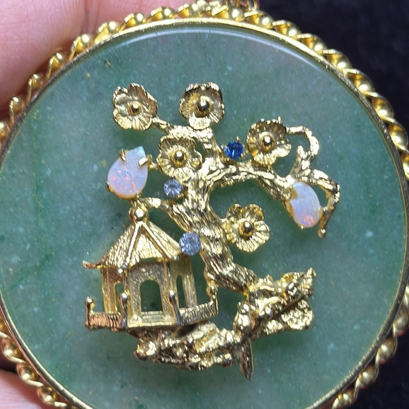 Vintage Genuine Large Jadeite Jade Pendant With Gold Frame & 3D Opals and Gems - Picture 6 of 14